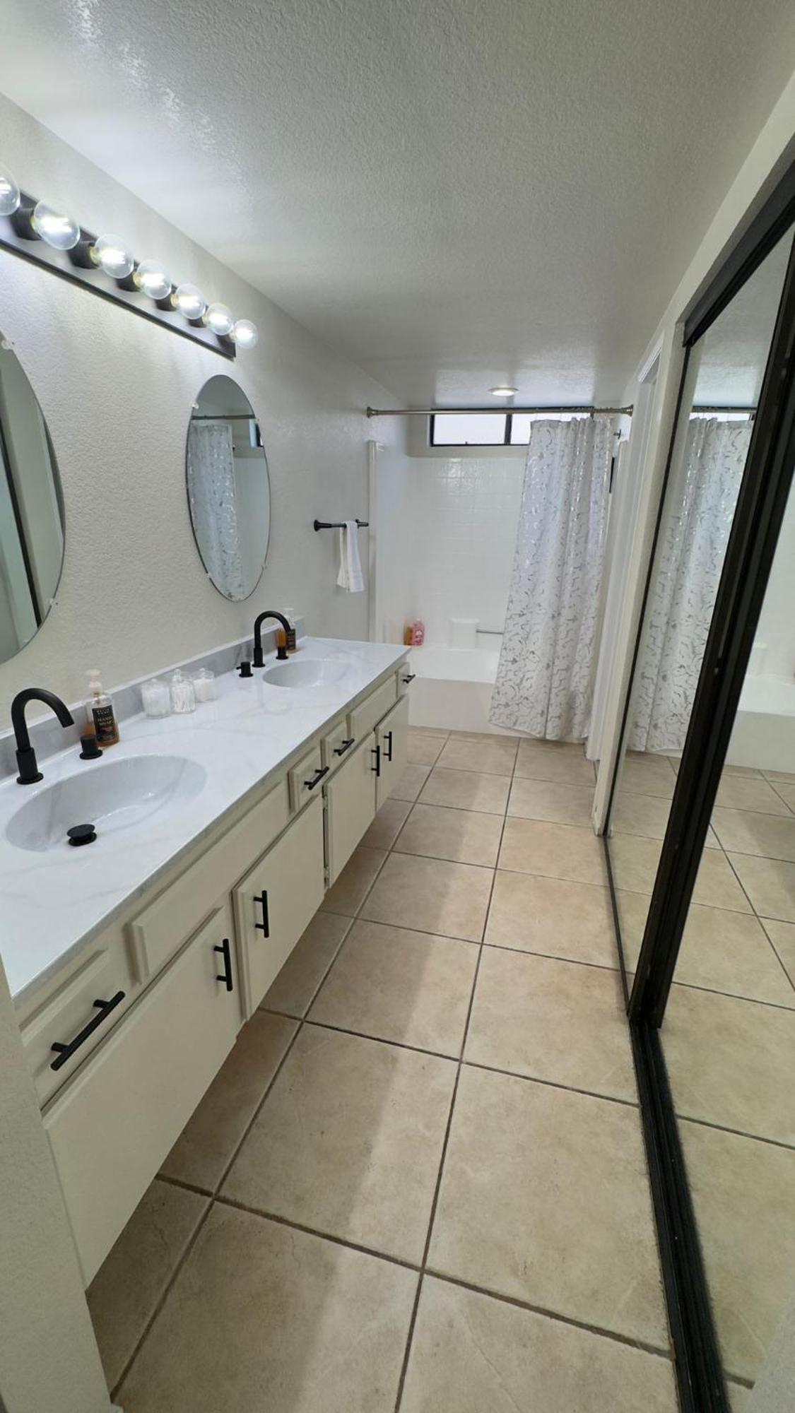 Oasis Hm Near Rancho Vista- Shared Hm Séjour chez l'habitant Palmdale
